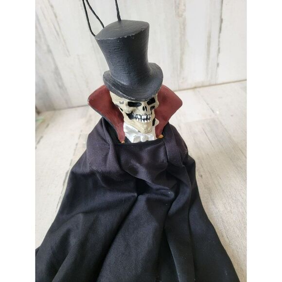 Paper magic group Skelton gentleman hanging head Halloween scary prop - Picture 1 of 6